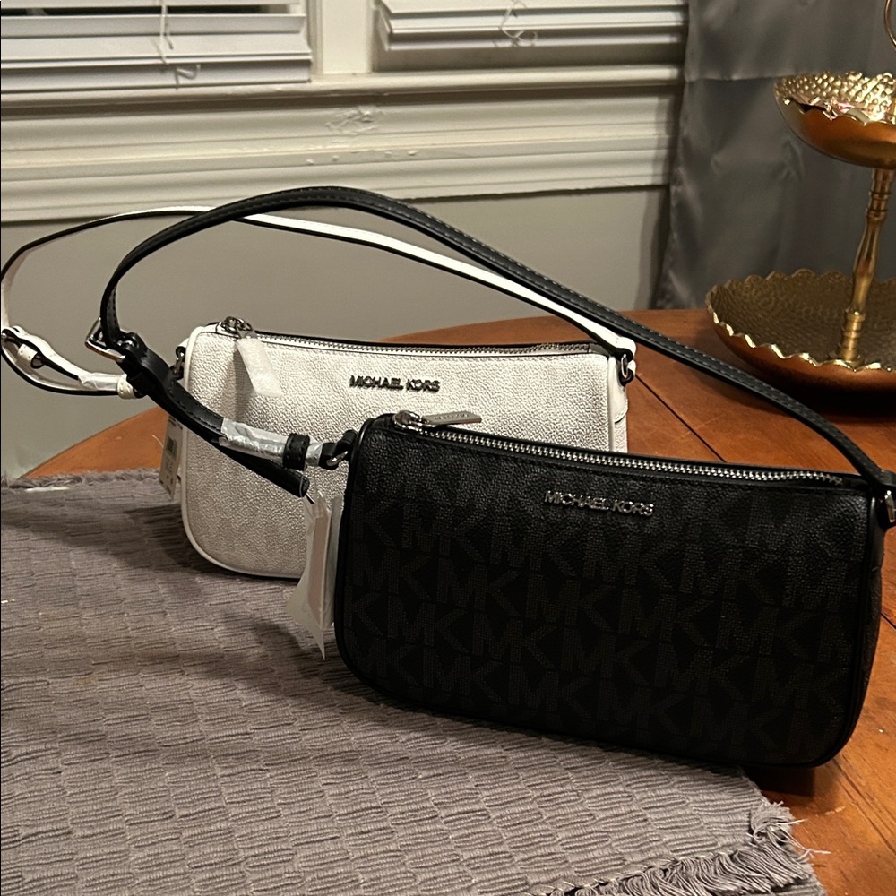 Michael Kors Elegant Black and White Shoulder Bags